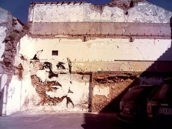 Vhils street art